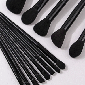 Juego de 13 Brochas de Maquillaje Profesionales Negras – Pinceles de Rostro y Ojos, Base, Contorno, Rubor, Iluminador, Vegan y Cruelty-Free